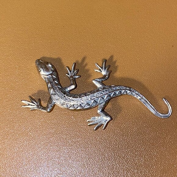 Large Brooch Pin Silver Tone Lizard Gecko Reptile Vintage Intricate Etch Design - Picture 3 of 6